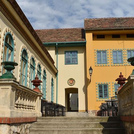 Aparthotel Zsolnay Negyed Vendeghaza Pécs Exterior foto