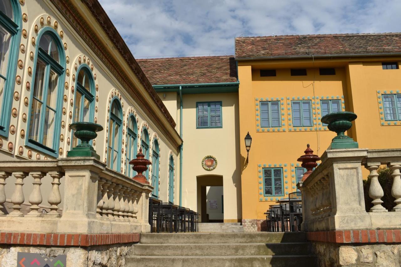 Aparthotel Zsolnay Negyed Vendeghaza Pécs Exterior foto