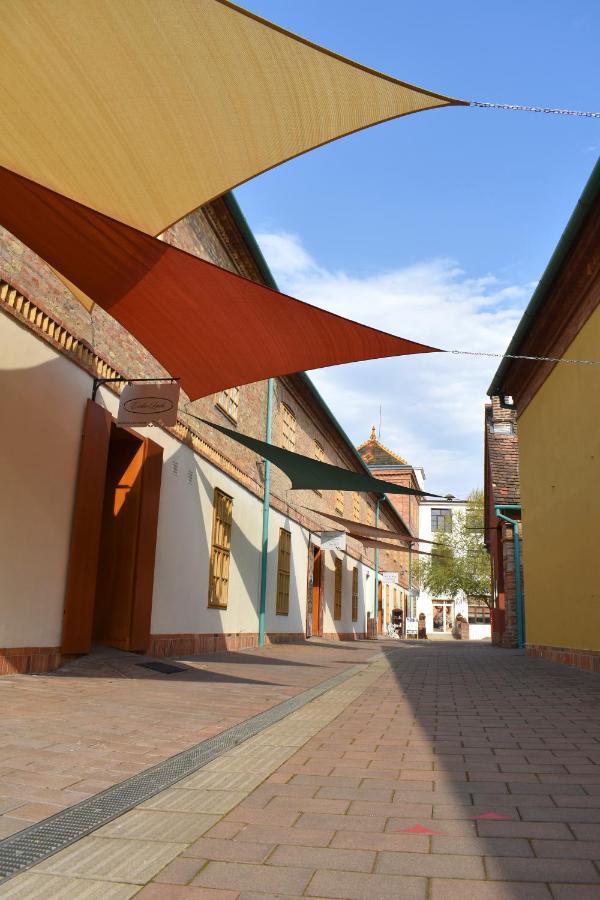 Aparthotel Zsolnay Negyed Vendeghaza Pécs Exterior foto